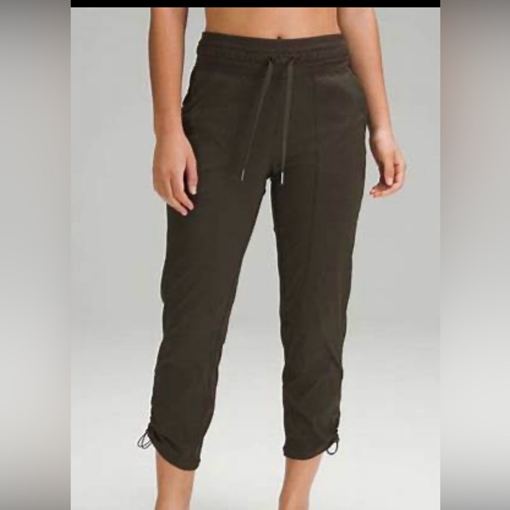 Lululemon Dance Studio crop